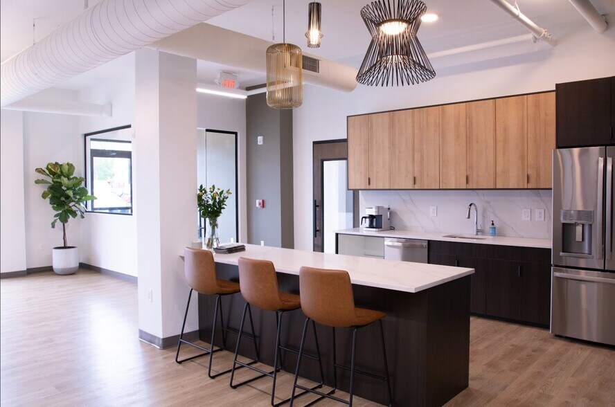 More Photos Of 27 S Squirrel Rd, Auburn Hills Coworking Space