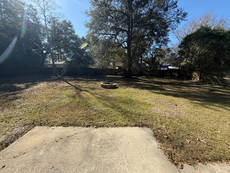 More Photos Of 118 E 7th North St, Summerville Office For Lease