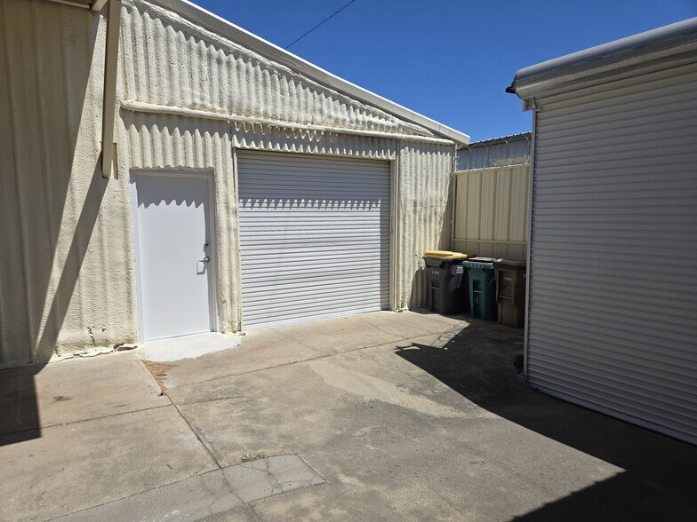 More Photos Of 10 Daisy Ave, Lodi Warehouse For Lease
