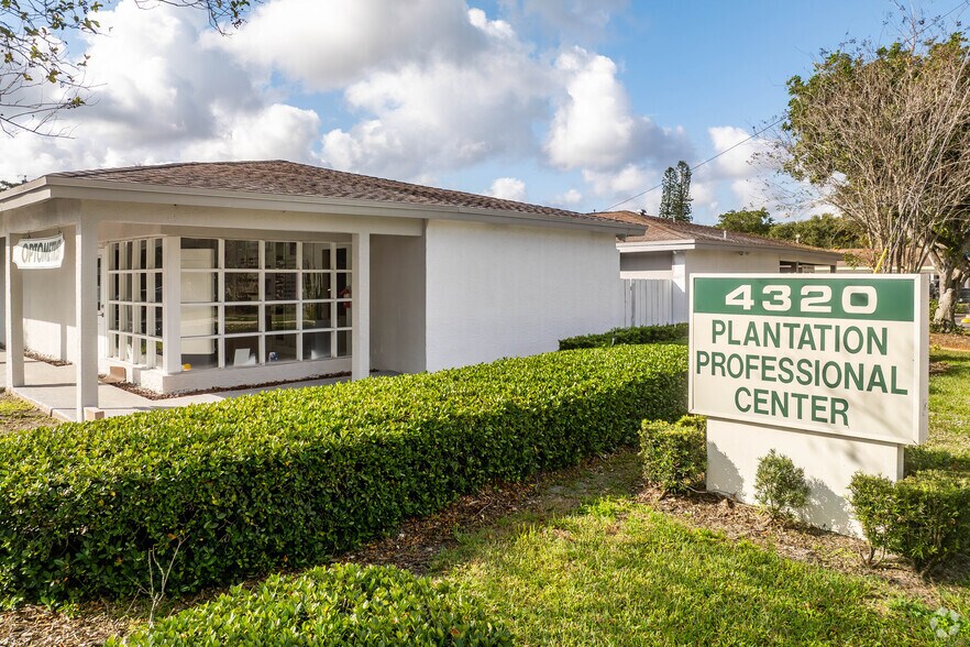 Primary Photo Of 4330 W Broward Blvd, Plantation Medical For Lease