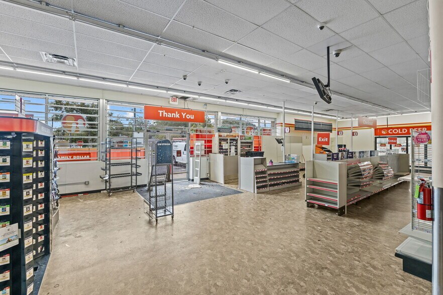 More Photos Of 1945 Kings Rd, Jacksonville Freestanding For Lease