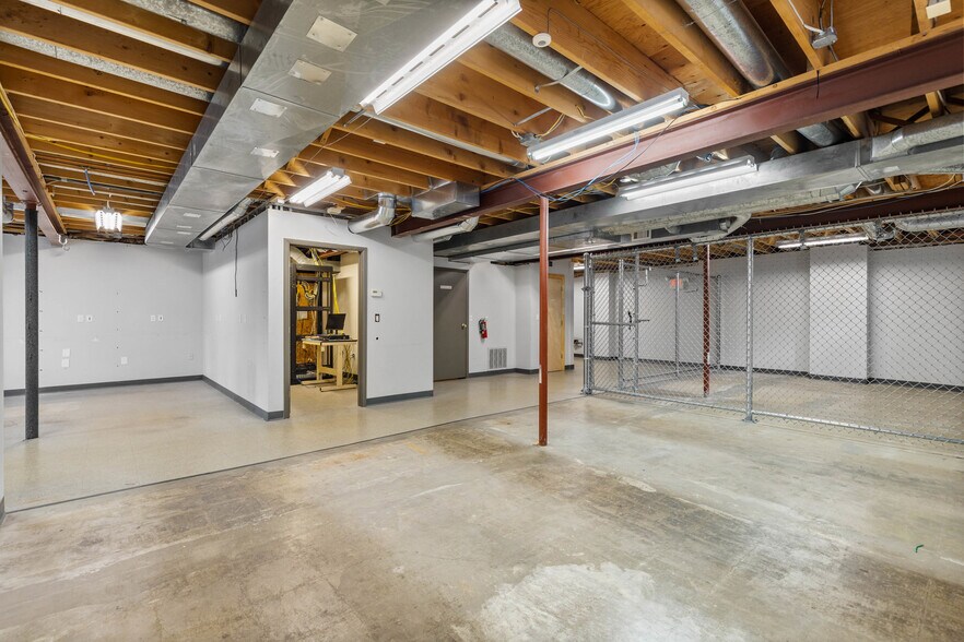 More Photos Of 1450 E Ridge Rd, Rochester Freestanding For Sale