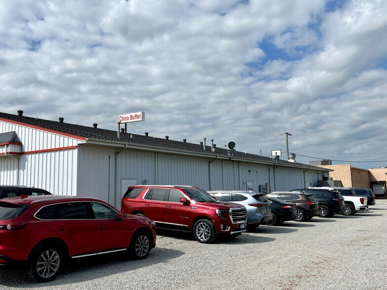 More Photos Of 825 New York Dr, Vandalia Storefront Retail Office For Sale