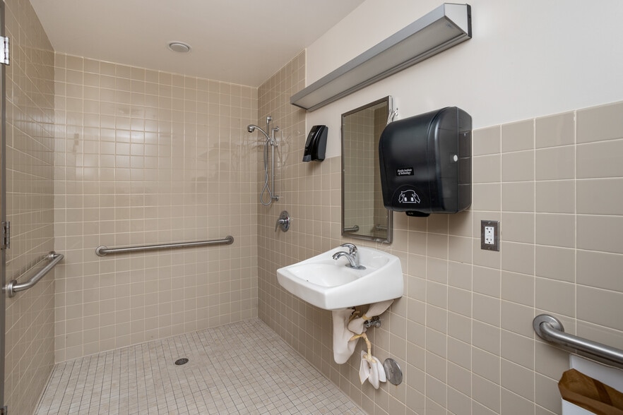 More Photos Of 4400 Dixie Hwy NE, Palm Bay Schools For Sale