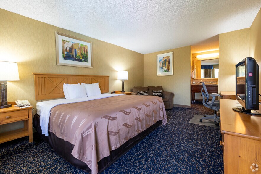 More Photos Of 4600 E Pine St, Deming Hotel For Sale