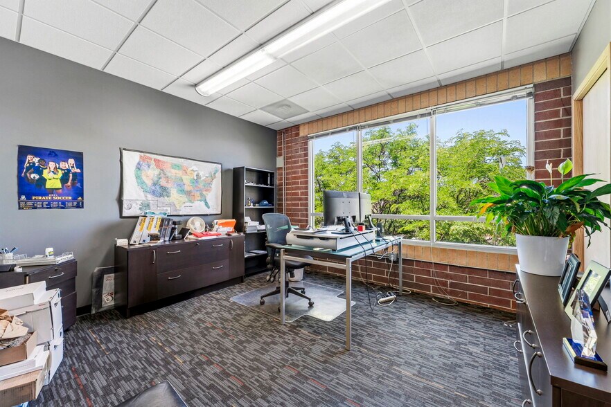 More Photos Of 861 Southpark Dr, Littleton Flex For Sale