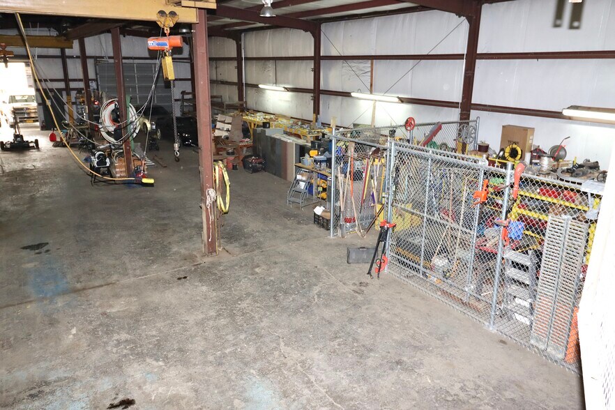More Photos Of 2335 Columbia Hwy, Pulaski Office For Sale