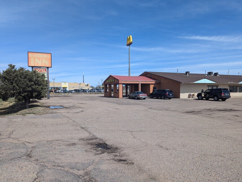 More Photos Of 450 S Lincoln St, Burlington Hotel For Sale