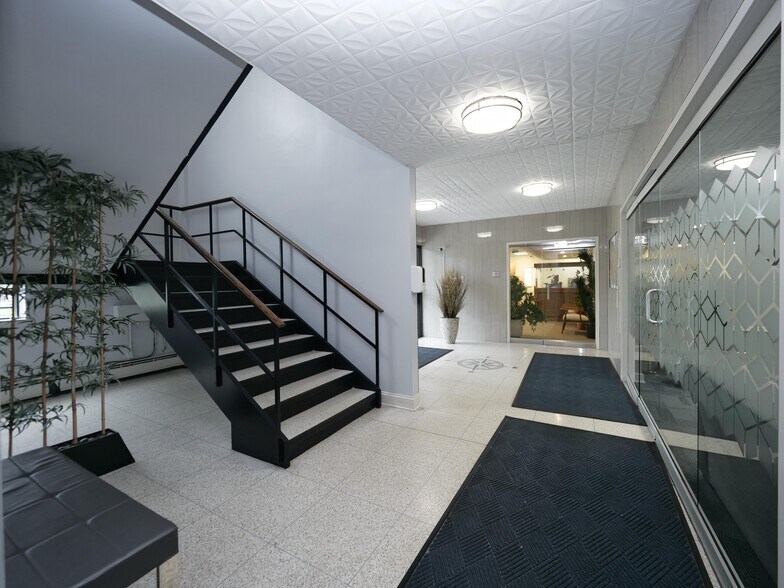 More Photos Of 7300 N Cicero Ave, Lincolnwood Loft Creative Space For Sale