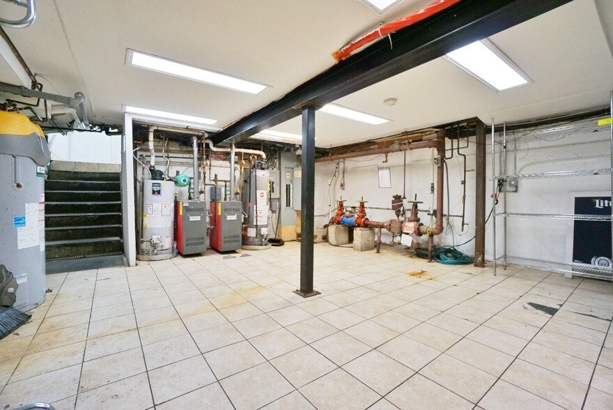 More Photos Of 35 Androvette St, Staten Island Storefront Retail Residential For Lease