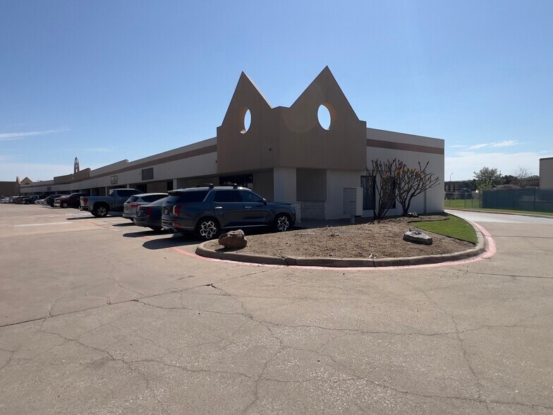 More Photos Of 1720-1748 N Greenville Ave, Richardson Light Manufacturing For Sale