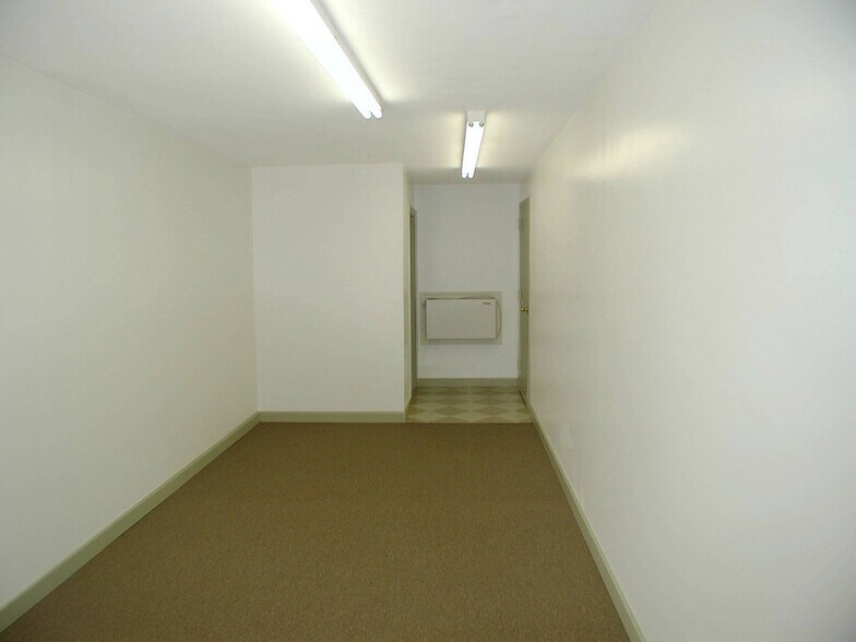 More Photos Of 131 Bethea Rd, Fayetteville Warehouse For Lease