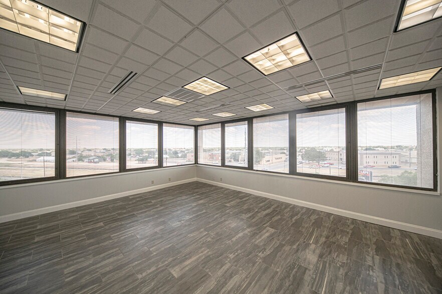 More Photos Of 125 W Missouri Ave, Midland Office For Sale
