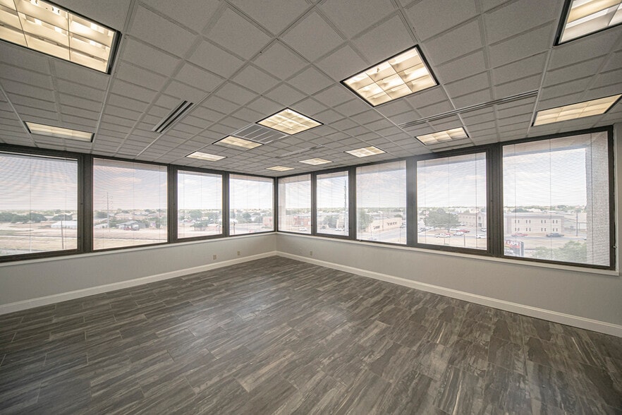 More Photos Of 125 W Missouri Ave, Midland Office For Lease