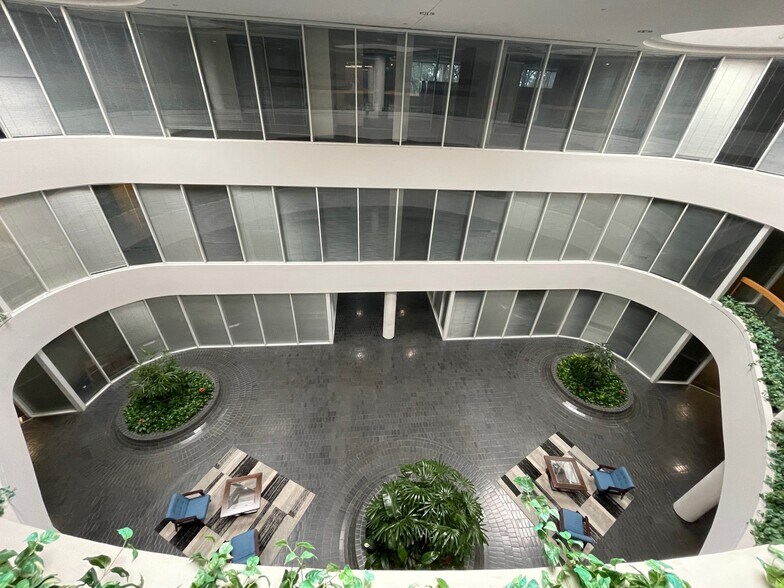 More Photos Of 15425 North Fwy, Houston Office For Lease