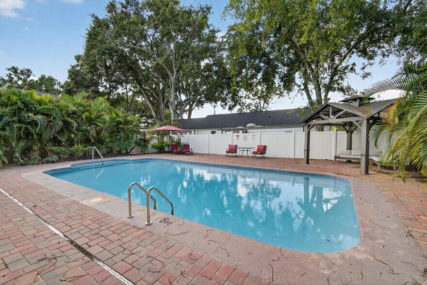 More Photos Of 805 N Wheeler St, Plant City Hospitality For Sale