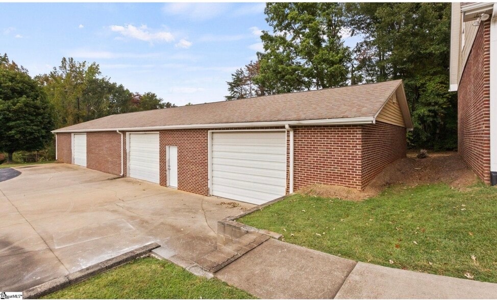 Primary Photo Of 2214 State Park Rd, Greenville Flex For Lease