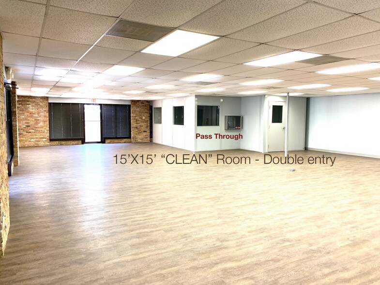 More Photos Of 909 Houston St, Conroe Freestanding For Sale