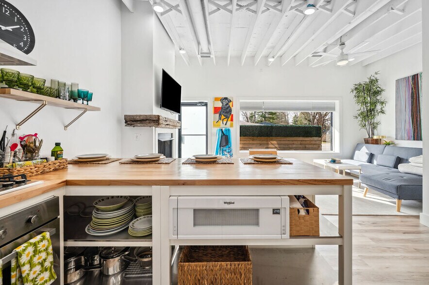 More Photos Of 13662 Red Arrow Hwy, Harbert Hotel For Sale