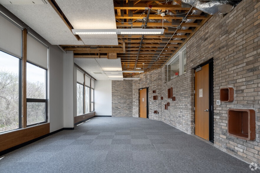 More Photos Of 2921 E 17th St, Austin Loft Creative Space For Sale