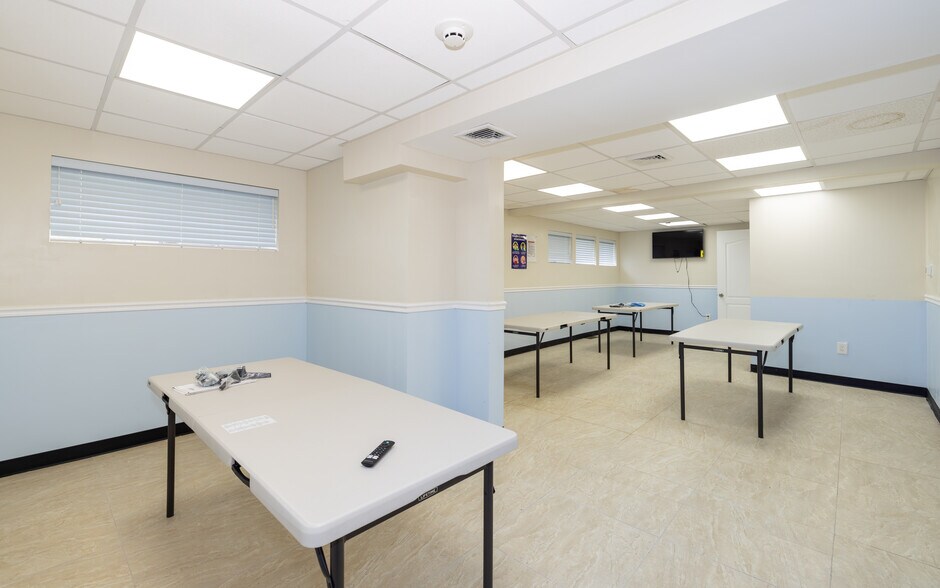 More Photos Of 111 Carleton Ave, Islip Terrace Medical For Lease