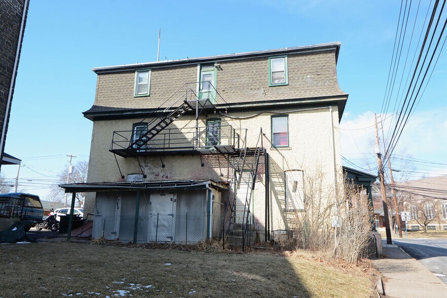 More Photos Of 101 S Main St, Richlandtown Restaurant For Sale