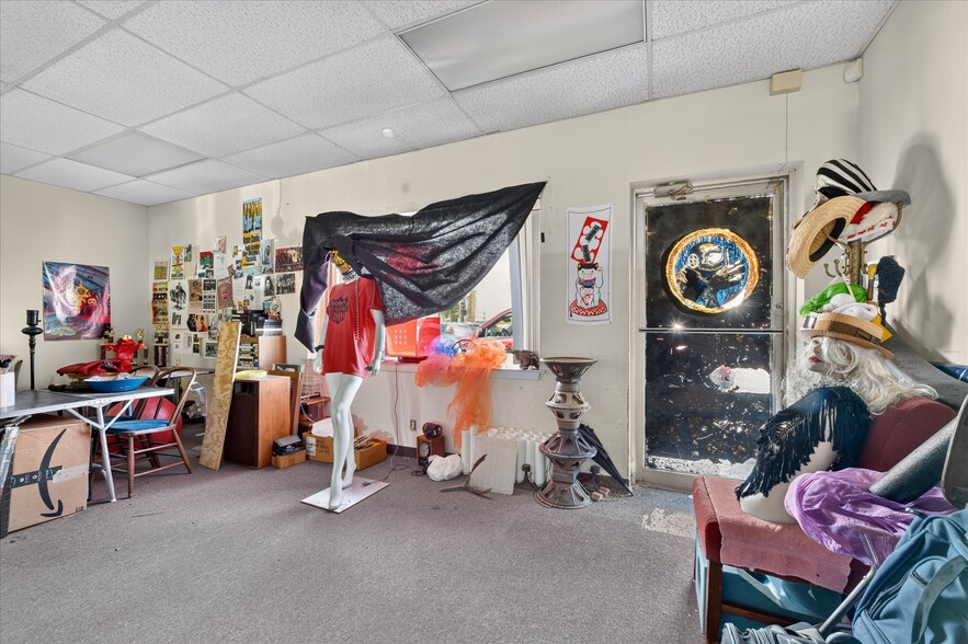 More Photos Of 221-223 N Locust St, Denton Office For Sale