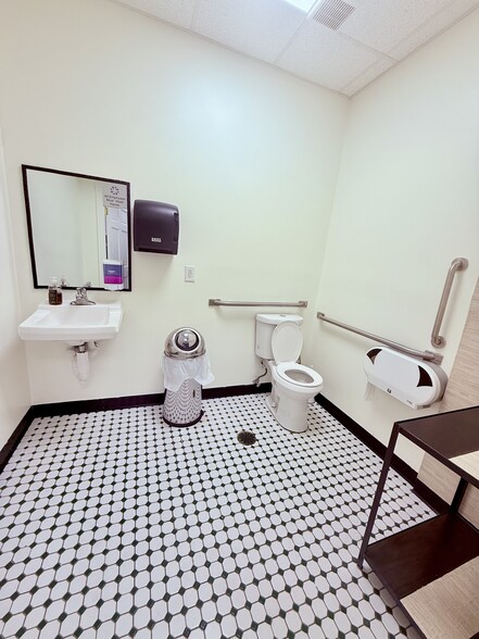 More Photos Of 1187 S Gratiot Ave, Clinton Township Restaurant For Lease