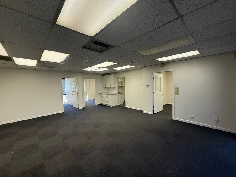 More Photos Of 5637 N Pershing Ave, Stockton Medical For Lease