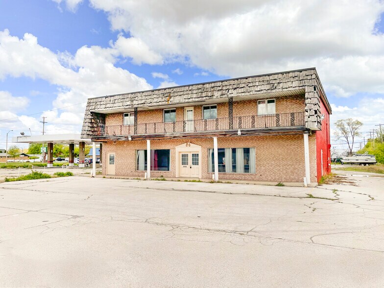 More Photos Of 804 N Euclid Ave, Bay City General Retail For Lease