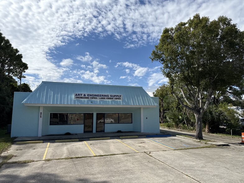 Primary Photo Of 975 N Courtenay Pky, Merritt Island Showroom For Lease