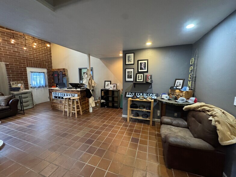 More Photos Of 211 Pine St, Rogue River General Retail For Sale