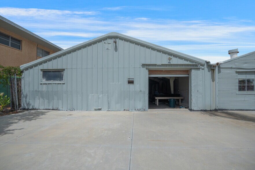 More Photos Of 1350 Central Ave, Sarasota Warehouse For Lease