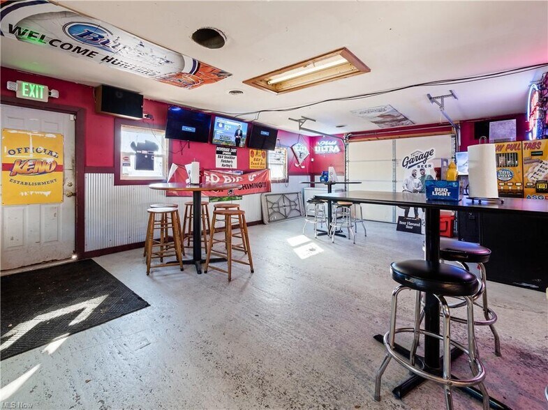 More Photos Of 612 S State St, Crooksville Bar For Sale