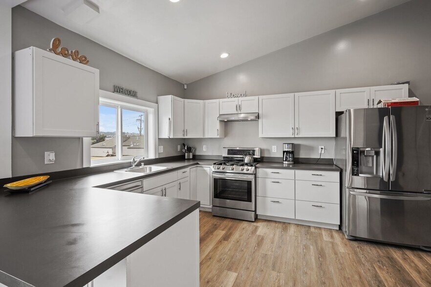 More Photos Of 1221 Oakdale Ave, San Francisco Religious Facility For Sale