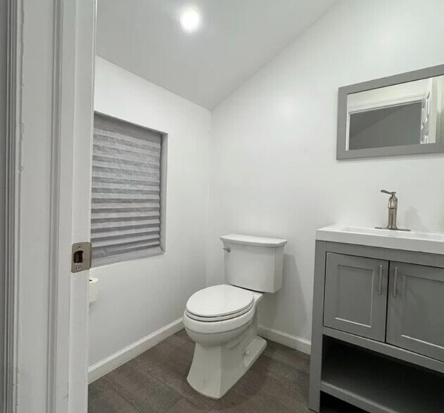 More Photos Of 29 Metcalfe St, Staten Island Office For Lease