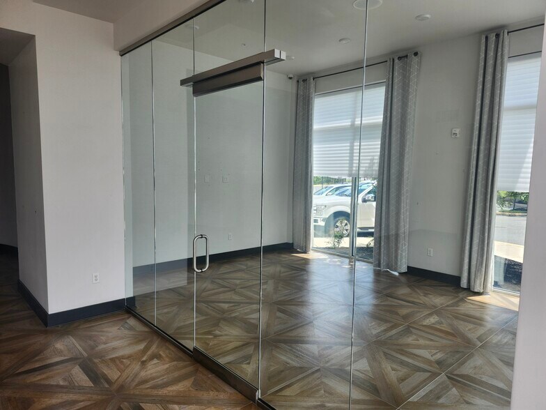 More Photos Of 2200 Carl D Silver Pky, Fredericksburg Apartments For Lease