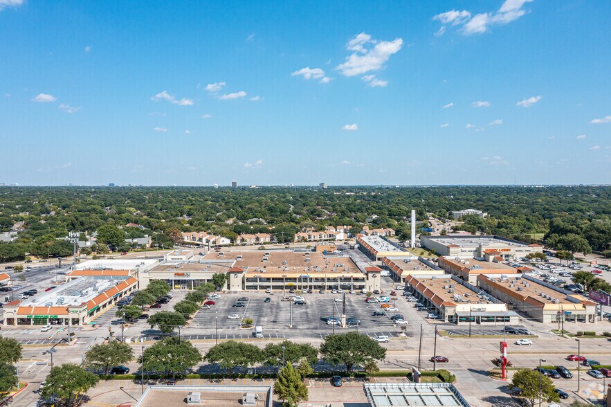 More Photos Of 14902 Preston Rd, Dallas Unknown For Lease