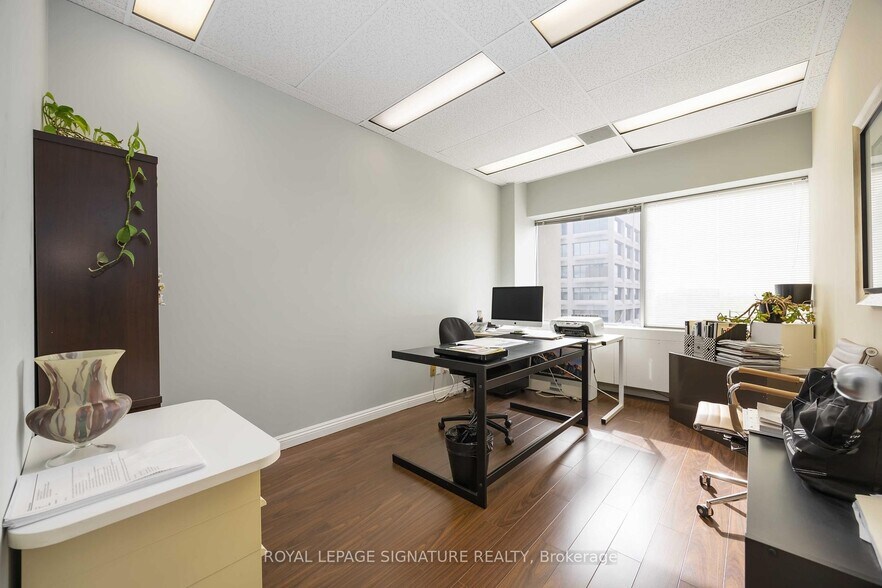 More Photos Of 220 Duncan Mill Rd, Toronto Office For Sale
