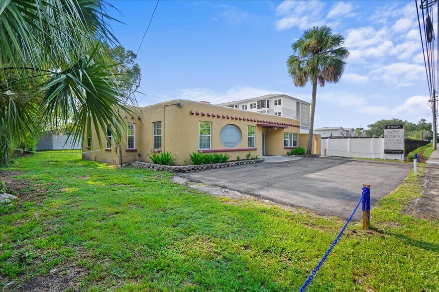More Photos Of 15325 North Main St, Jacksonville Flex For Sale