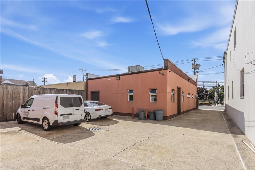 More Photos Of 816 Hempstead Tpke, Franklin Square Office For Lease