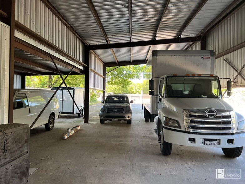 More Photos Of 2329 Solona St, Haltom City Warehouse For Sale
