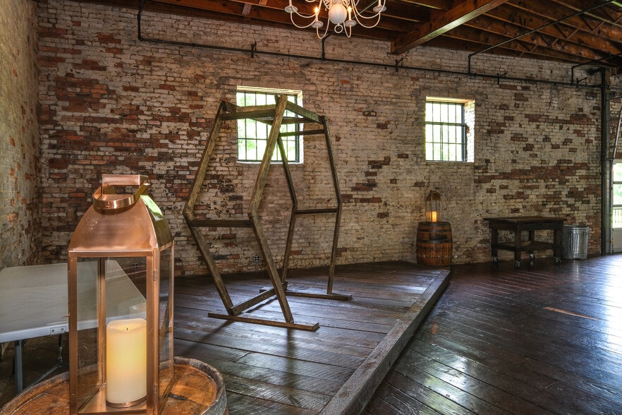 More Photos Of 11 Railroad St, Murphy Research And Development For Sale