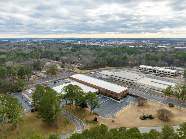 More Photos Of 5021 Bradford Dr NW, Huntsville Office Residential For Lease