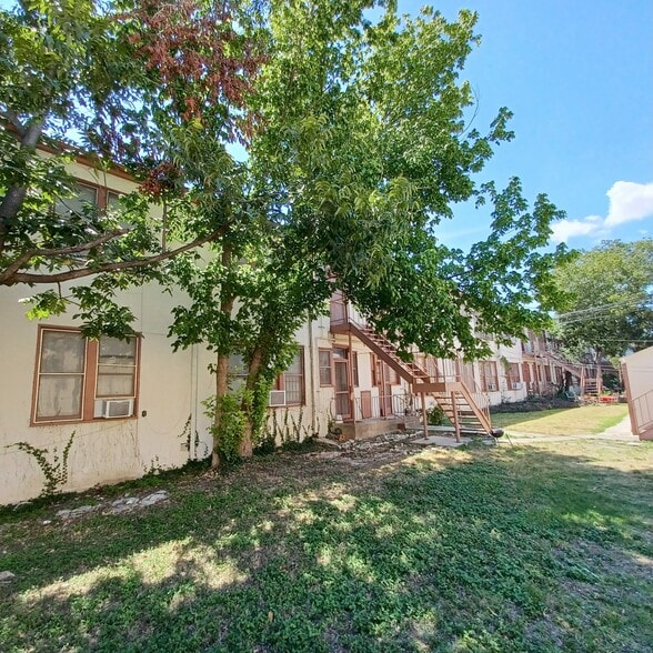 More Photos Of 219 W Magnolia Ave, San Antonio Apartments For Sale