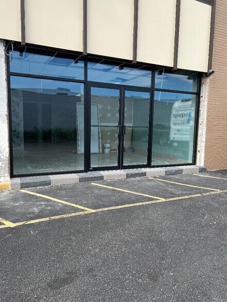 More Photos Of 535 S Broadway, Hicksville Office For Lease