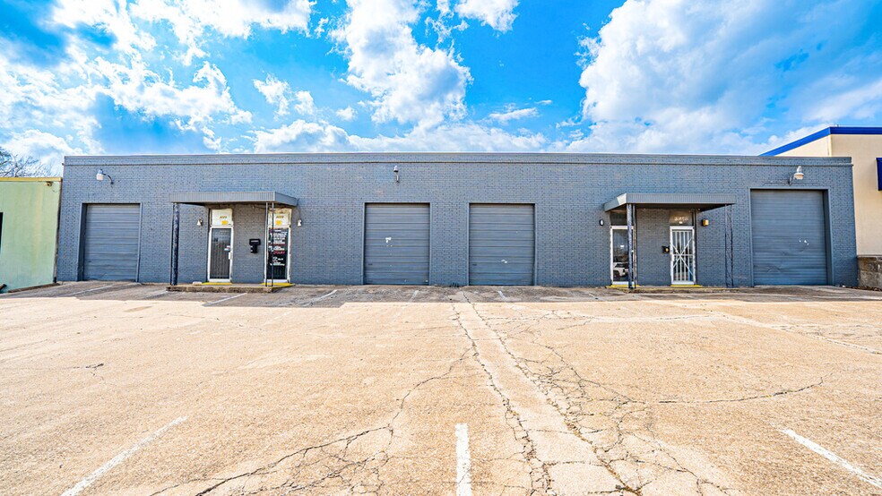 More Photos Of 3216-3220 S Jones St, Fort Worth Warehouse For Sale
