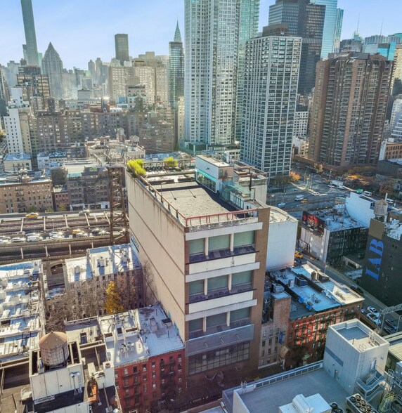 More Photos Of 325 E 60th St, New York Office For Lease