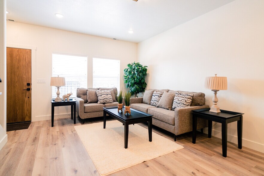 More Photos Of 254 N Spring Creek Pky, Providence Apartments For Sale