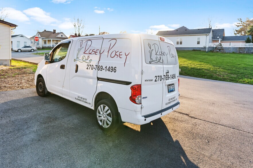 More Photos Of 223 Helm St, Elizabethtown General Retail For Sale